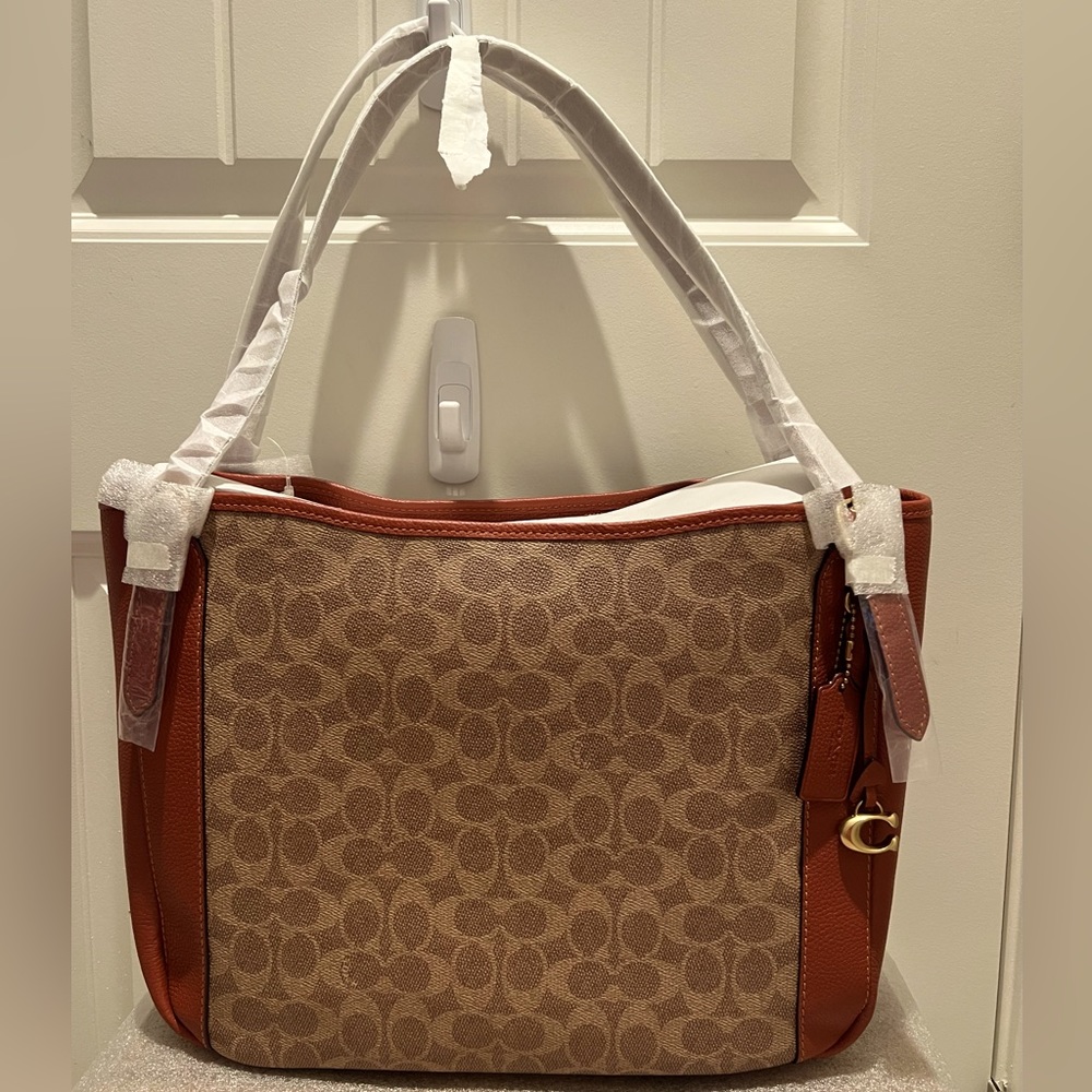 NWT COACH TOTE IN SIGNATURE CANVAS LEATHER SHOULDER BAG